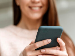 Hogyan hat a telefonozás és a stressz szájüregünk egészségére?