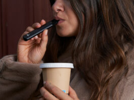 Hogyan hat az e-cigaretta, a kávé és az energiaital a fogakra?