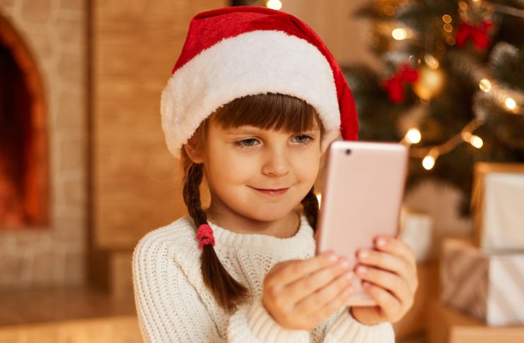 Hogyan készíthetjük fel gyermekünket az online tér veszélyeire?