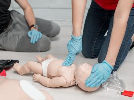 Gyermekelsősegély-programokkal készül anyák napja alkalmából a Magyar Vöröskereszt